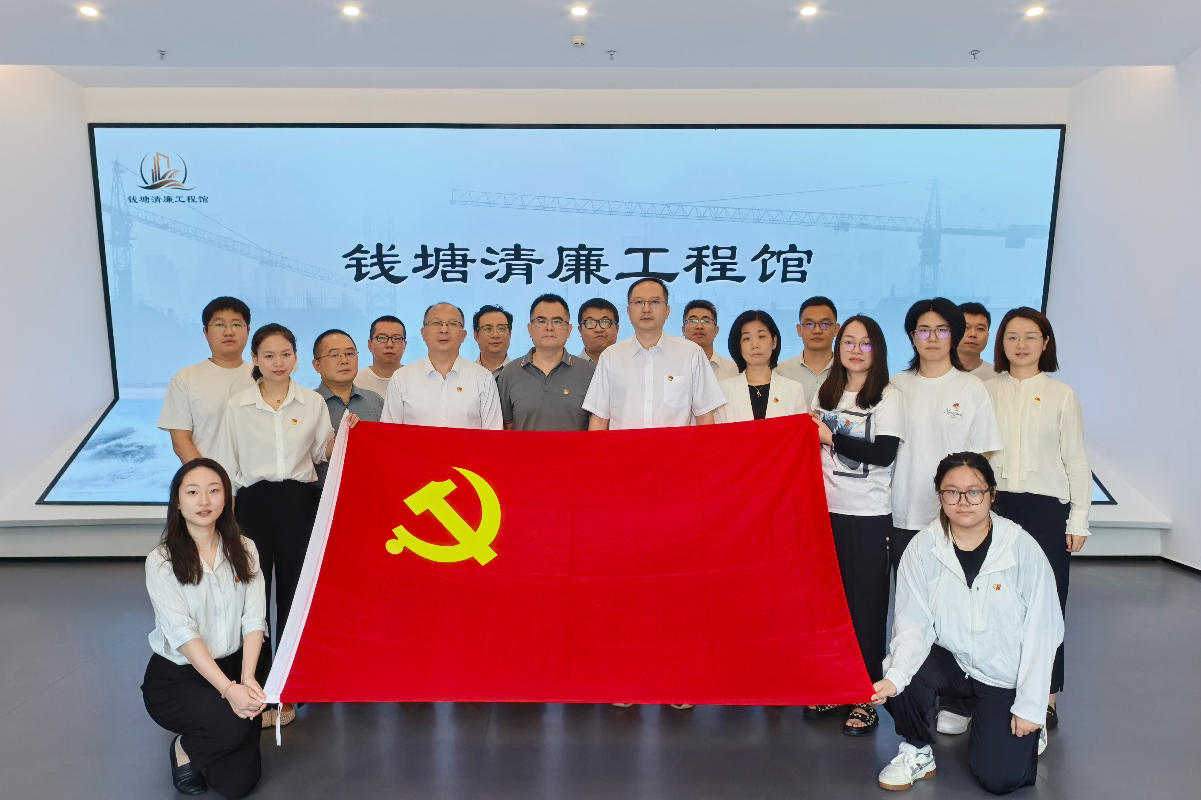 中機(jī)聯(lián)合開展警示教育活動(dòng)暨深入貫徹中央八項(xiàng)規(guī)定精神專題黨課